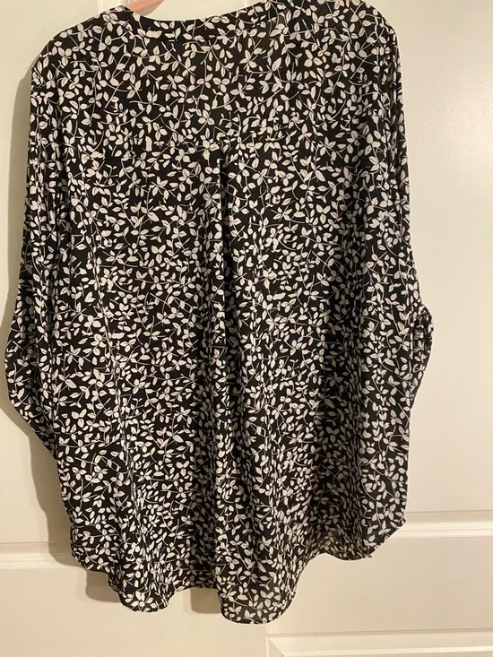 Vince Camuto Black Tunic with White Leaf Print - Picture 5 of 5